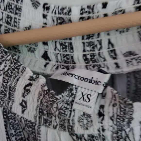 Abercrombie and Fitch black and white tribal romper size XS - Picture 7 of 9